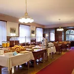 Euro Youth & Krone Hotel