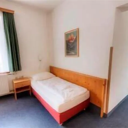 Euro Youth & Krone Hotell