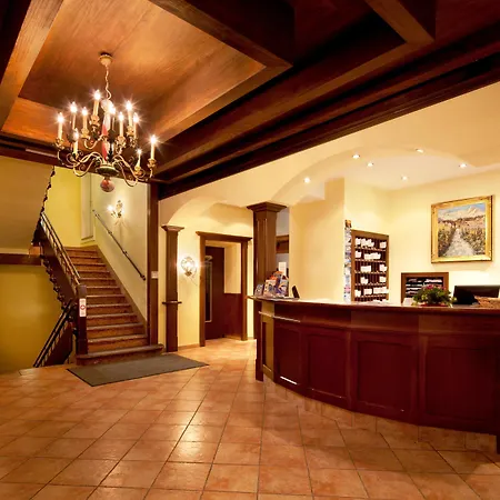 Euro Youth & Krone Hotel