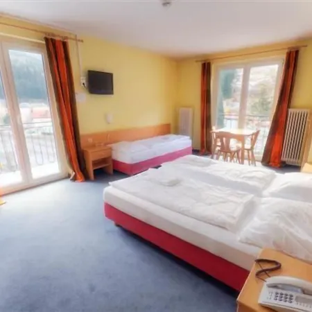 Euro Youth & Krone Hotel