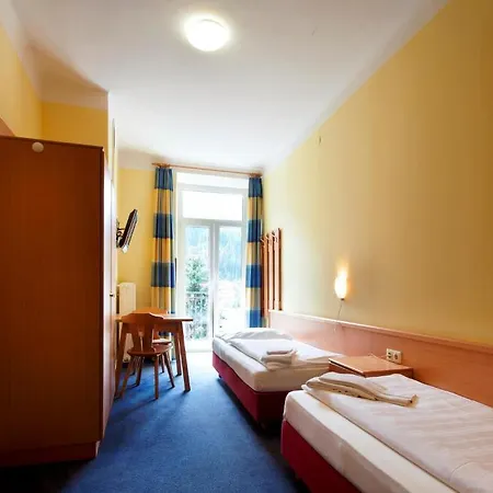 Hotell Euro Youth & Krone 3*